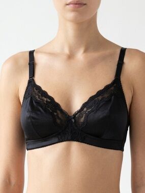 Vintage Smart Black Lace Unpadded Bra | Size 38B | Classic Wire-Free Lingerie